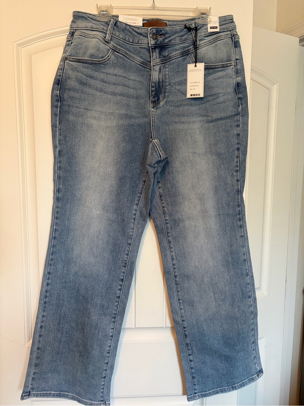 Judy Blue Light Wash Wide-Leg Jeans